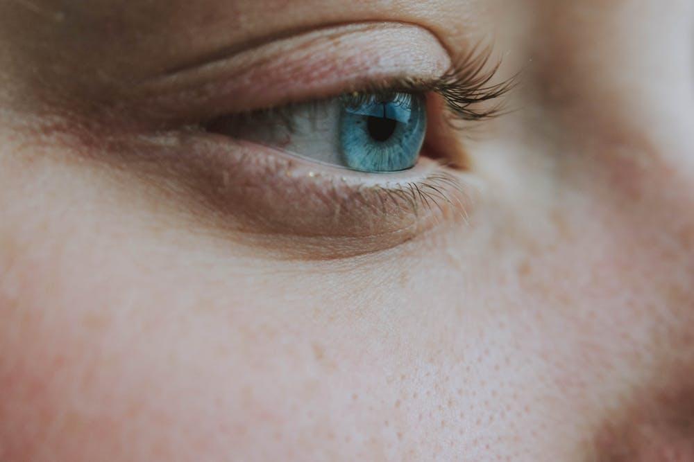 Quanto custa um transplante de sobrancelha? Confira o valor médio!